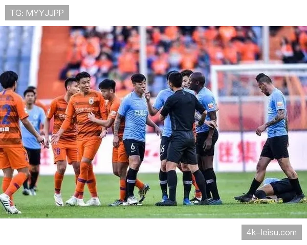 技术台失误：比赛一度中断十分钟，因计分板出现故障